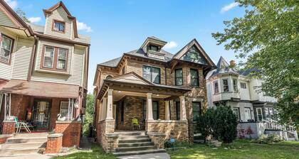 Charming 2-bedroom apartment with WiFi, AC in fantastic Detroit