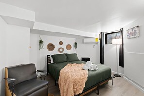 Desk, iron/ironing board, free WiFi, bed sheets
