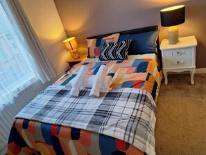 Free WiFi - Fantastic Large Room with  free parking (Chatham)