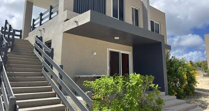 Cozy studio with WiFi and AC in charming The Valley, Black Garden