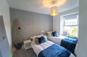 2 makuuhuonetta, työpöytä, silitysrauta/-lauta, ilmainen Wi-Fi