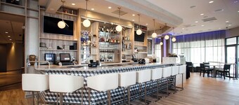 8/23-30 Beach resort in Atlantic City, 200/night negotiable