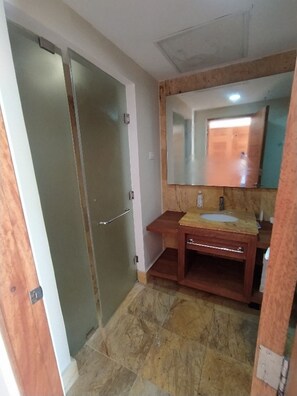 Handtücher, Seife, Toilettenpapier