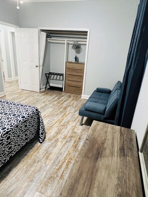 2 chambres, fer et planche à repasser, Wi-Fi, draps fournis