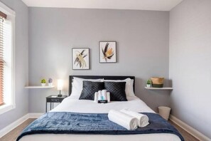 3 bedrooms, desk, iron/ironing board, free WiFi