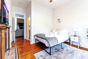2 Schlafzimmer, Schreibtisch, Bügeleisen/Bügelbrett, kostenloses WLAN