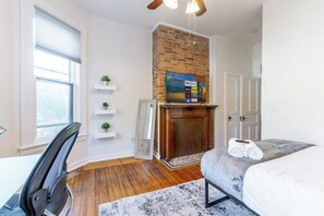 2 bedrooms, desk, iron/ironing board, free WiFi