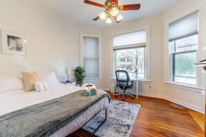 2 Schlafzimmer, Schreibtisch, Bügeleisen/Bügelbrett, kostenloses WLAN