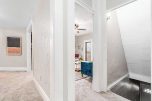 Interior - Short north- STEPS to High St -Private Parking-OSU (Columbus)