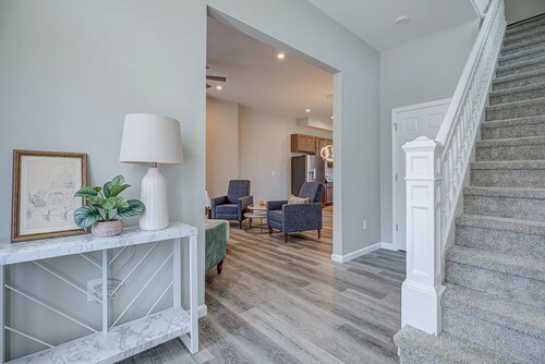 Musketeer Manor ~ 5 bedrooms & 4.5 baths off street parking & central location!!