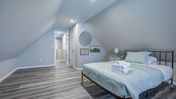 5 slaapkamers, een strijkplank/strijkijzer, wifi, beddengoed