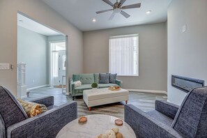 Smart TV, fireplace