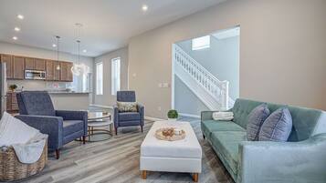 Een smart-tv en een open haard