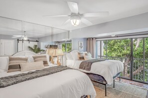 2 chambres, coffres-forts dans les chambres, fer et planche à repasser