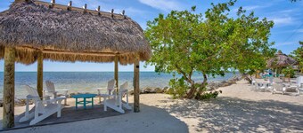 5 Star Coastal Luxury: Key Largo 2BR Condo w/Lagoon, Golf Cart, Pools& Amenities