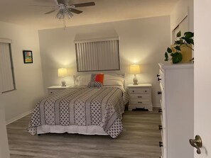 3 chambres, bureau, fer et planche à repasser, accès au Wi-Fi (inclus)