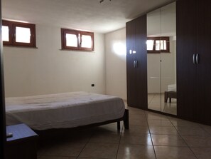 2 bedrooms, bed sheets - Comfort Apartment (Assemini)