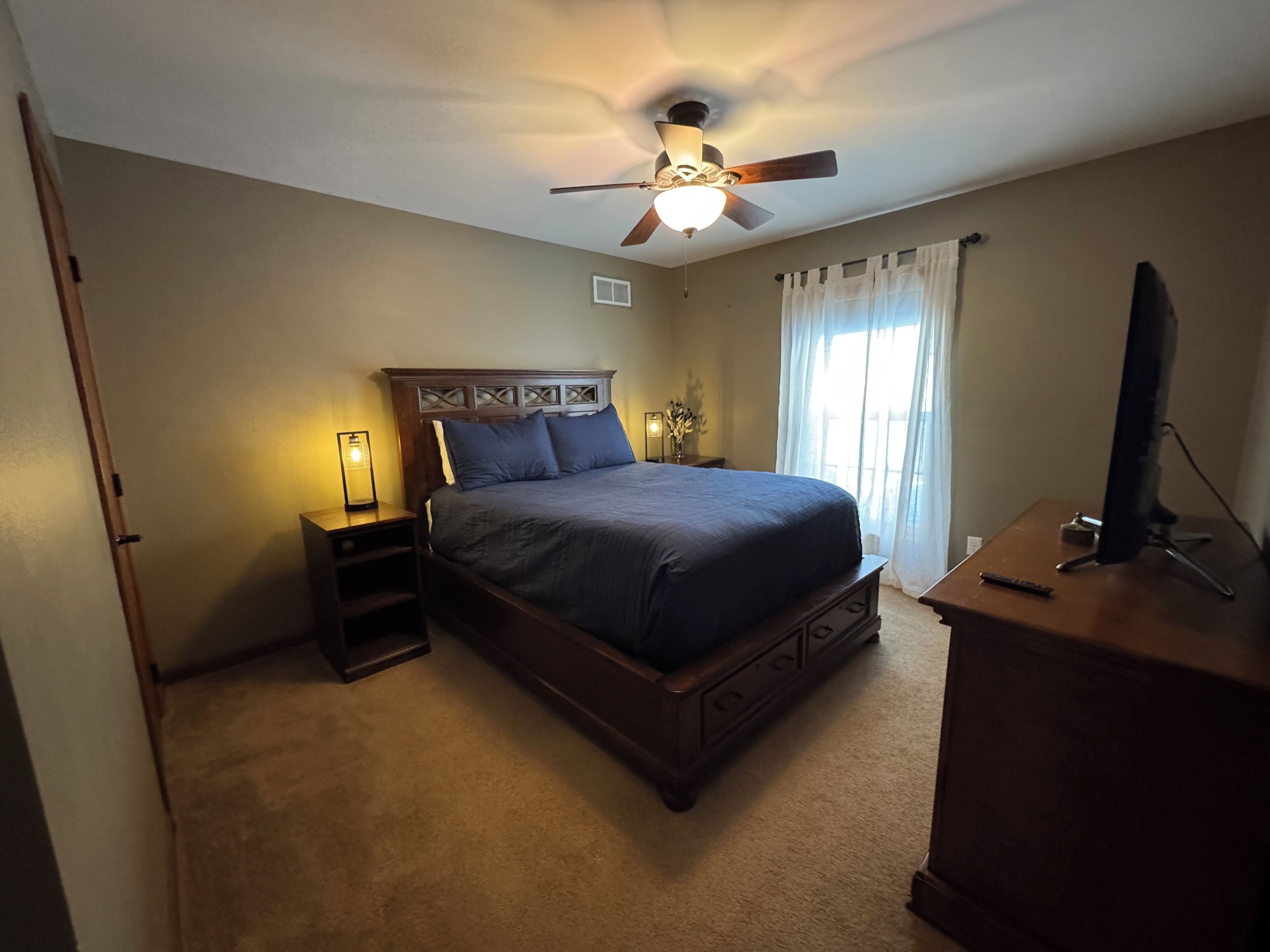 3 多间卧室、办公桌、熨斗/熨衣板、WiFi