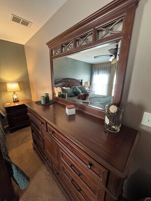 3 bedrooms, desk, iron/ironing board, WiFi