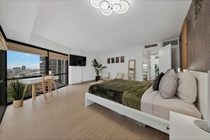 1 bedroom, desk, iron/ironing board, free WiFi - Bishop Suites @ Executive Centre, Downtown Honolulu, Mountain View Suite #1612 (Honolulu)