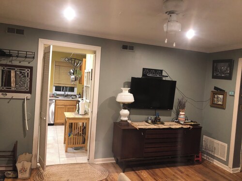 Chic and cozy 1-bedroom condo with great view in welcoming Cherry Hill