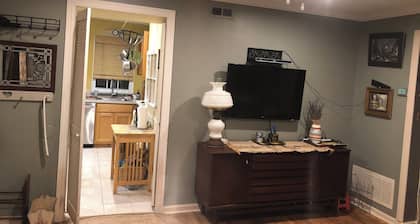 Chic and cozy 1-bedroom condo with great view in welcoming Cherry Hill