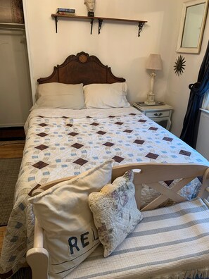 1 bedroom, desk, iron/ironing board, WiFi - Chic and cozy 1-bedroom condo with great view in welcoming Cherry Hill (Cherry Hill)