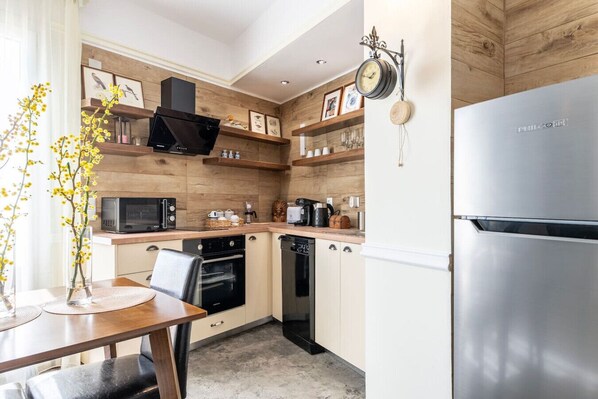 Fridge, microwave, oven, dishwasher