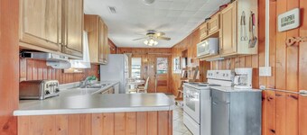 NEW RENTAL!!! Sunny Waters Escape on East Lake Private Dock- Sleeps 10