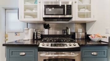 Comfort Cottage, 2 Bedrooms, Garden View | Private kitchen | Full-sized fridge, microwave, oven, stovetop