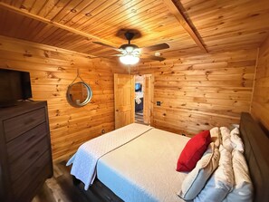 4 habitaciones, tabla de planchar con plancha y cuna de viaje 