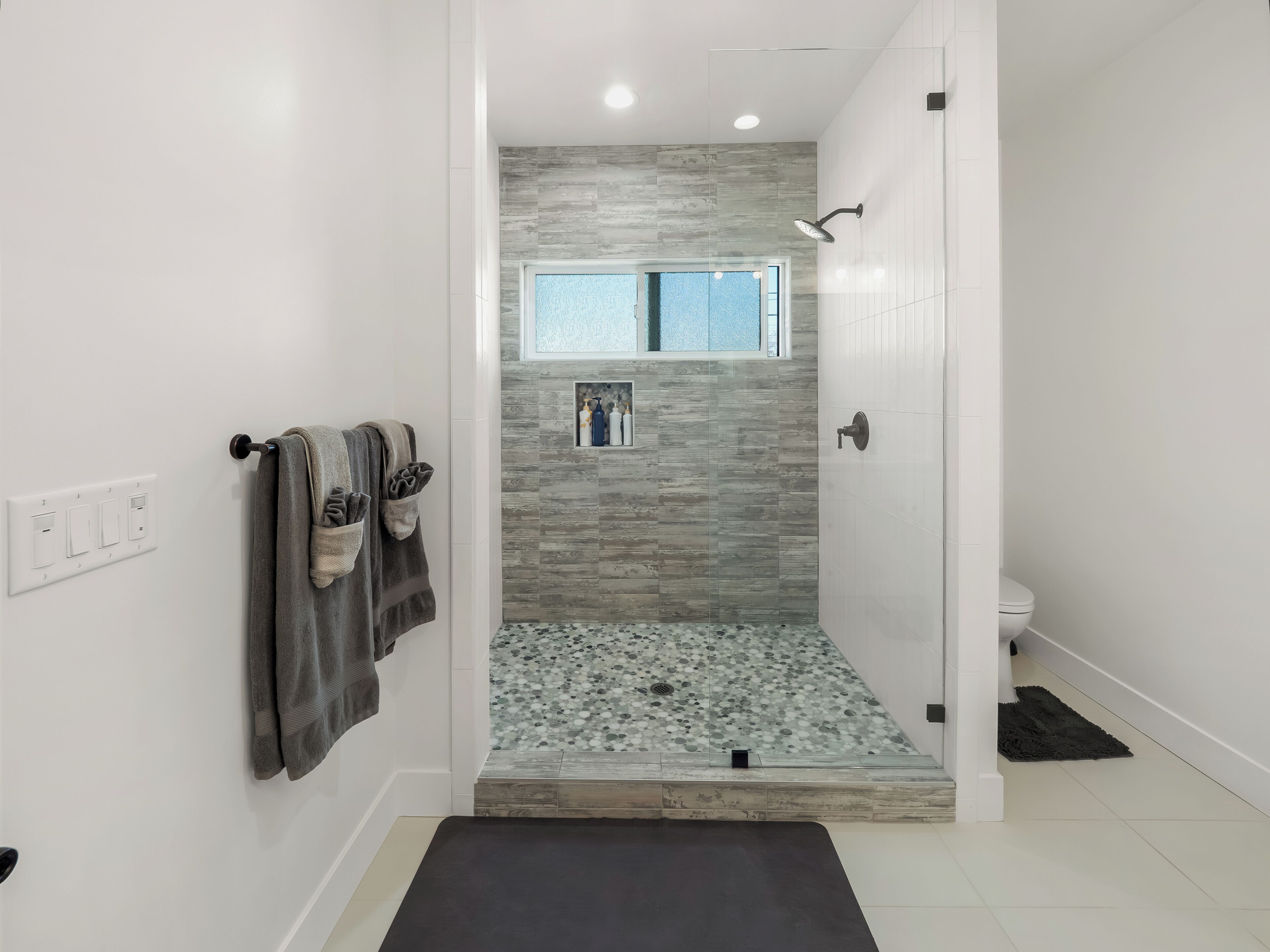 Premier Apartment, Sauna, City View | Bathroom | Shower, rainfall showerhead, free toiletries, hair dryer