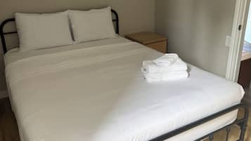 8 bedrooms, free WiFi, bed sheets