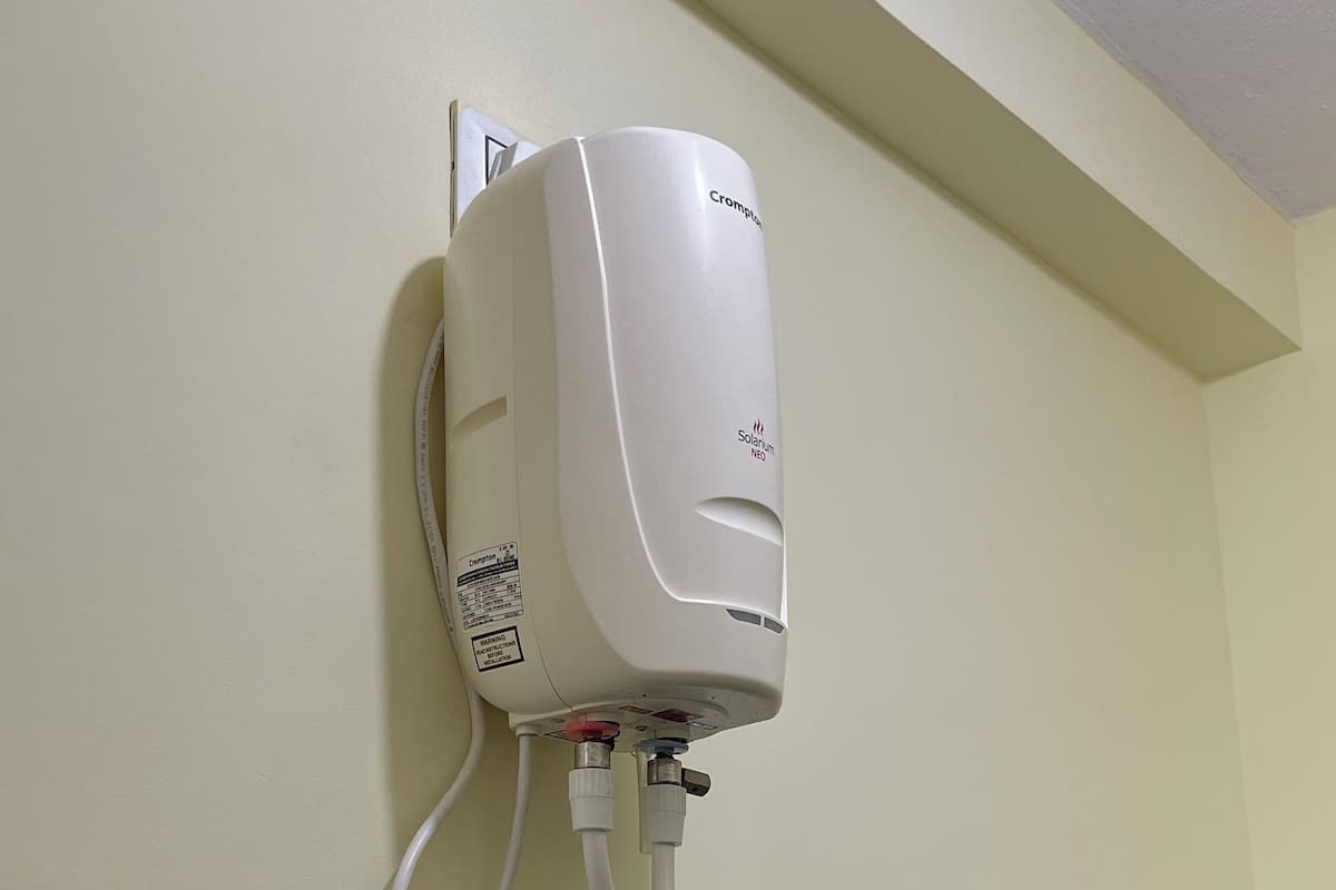 Camera Comfort, patio, vista montagna | Bagno | Combinazione doccia/vasca, asciugamani