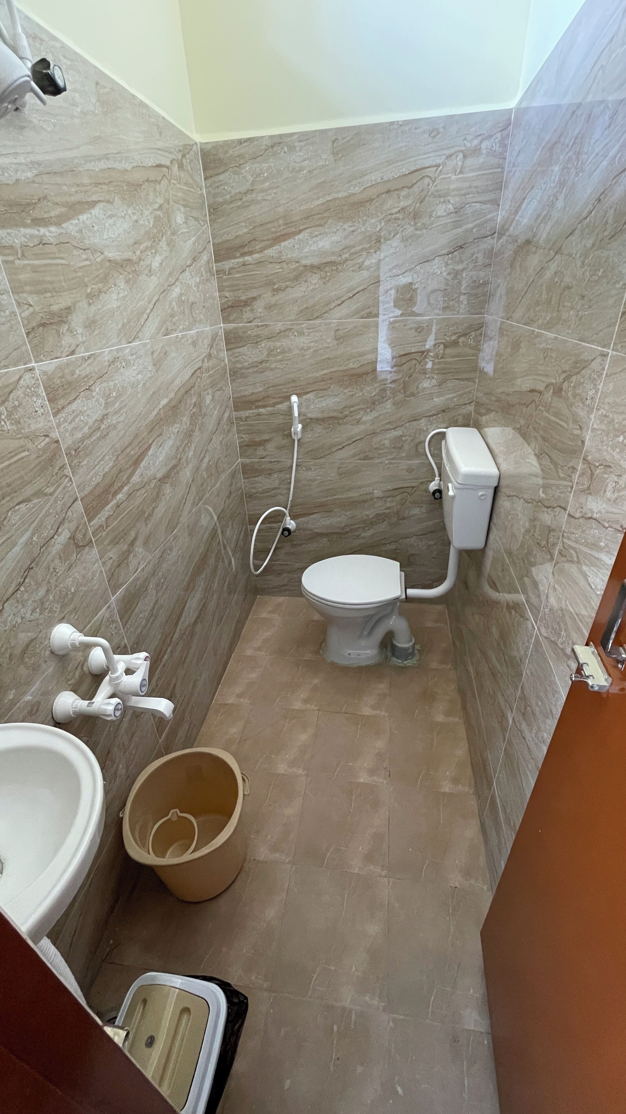 Shower, rainfall showerhead, towels