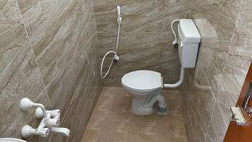 Regadera, regadera tipo lluvia, toallas