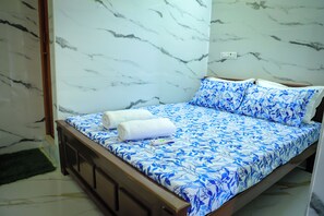 Superior Double Room | Select Comfort beds - RR RESIDENCY (Walajapet)