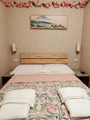 Basic Room, Shared Bathroom | Desk, blackout drapes, iron/ironing board, free WiFi - BED & BREAKFAST SAKURA (Milan)
