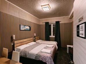 Basic Double or Twin Room, Shared Bathroom - BED & BREAKFAST SAKURA (Milan)