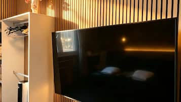 Basic Triple Room, Shared Bathroom | Desk, blackout drapes, iron/ironing board, free WiFi
