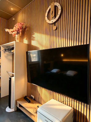 Basic Triple Room, Shared Bathroom | Desk, blackout drapes, iron/ironing board, free WiFi - BED & BREAKFAST SAKURA (Milan)
