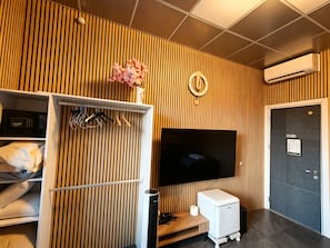 Basic Triple Room, Shared Bathroom | Desk, blackout drapes, iron/ironing board, free WiFi - BED & BREAKFAST SAKURA (Milan)