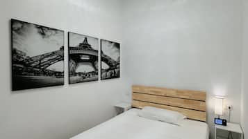 基础客房 | 办公桌、遮光窗帘、熨斗/熨板、免费 WiFi