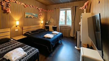 Basic Triple Room, Shared Bathroom | Desk, blackout drapes, iron/ironing board, free WiFi