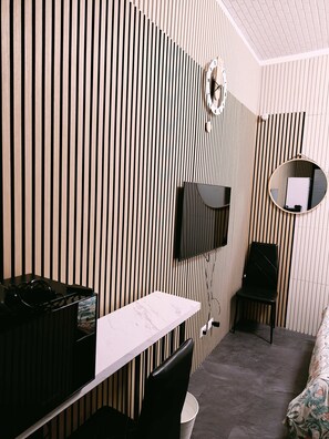 Basic Room, Shared Bathroom | Desk, blackout drapes, iron/ironing board, free WiFi - BED & BREAKFAST SAKURA (Milan)