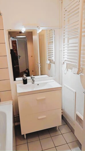 風筒、提供毛巾、廁紙