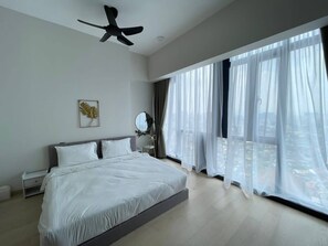 2 bedrooms, iron/ironing board, WiFi