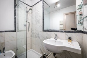 Douche, bidet