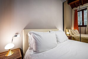 1 habitación, tabla de planchar con plancha y wifi gratis 
