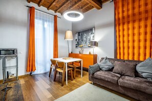 Unclassified image, 5 of 27, button